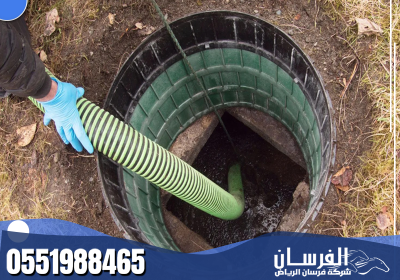 تسليك مجاري المطابخ بالرياض 0551988465 فرسان الرياض يقوم الفني بفحص الأنابيب بدقة قبل البدء بالتسليك لتحديد مكان الانسداد وحل المشكلة بكفاءة.