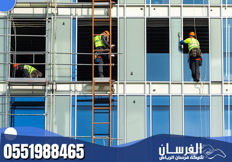 تعتمد أعمال التركيب على خبرة الفني في التعامل مع جميع أنواع الزجاج وأحجام النوافذ والأبواب.