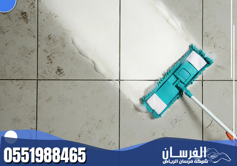  متخصص قادر على تعقيم وتعطير المنازل والمكاتب للحفاظ على الصحة.