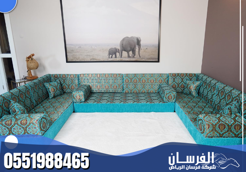 تنظيف احترافي للمجالس والسجاد والأرضيات، يضمن مكان منعش وخالي من الروائح والبقع بالرياض.